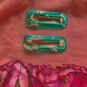 HANDMADE #4 barrettes: “green with envy”, 2 clips